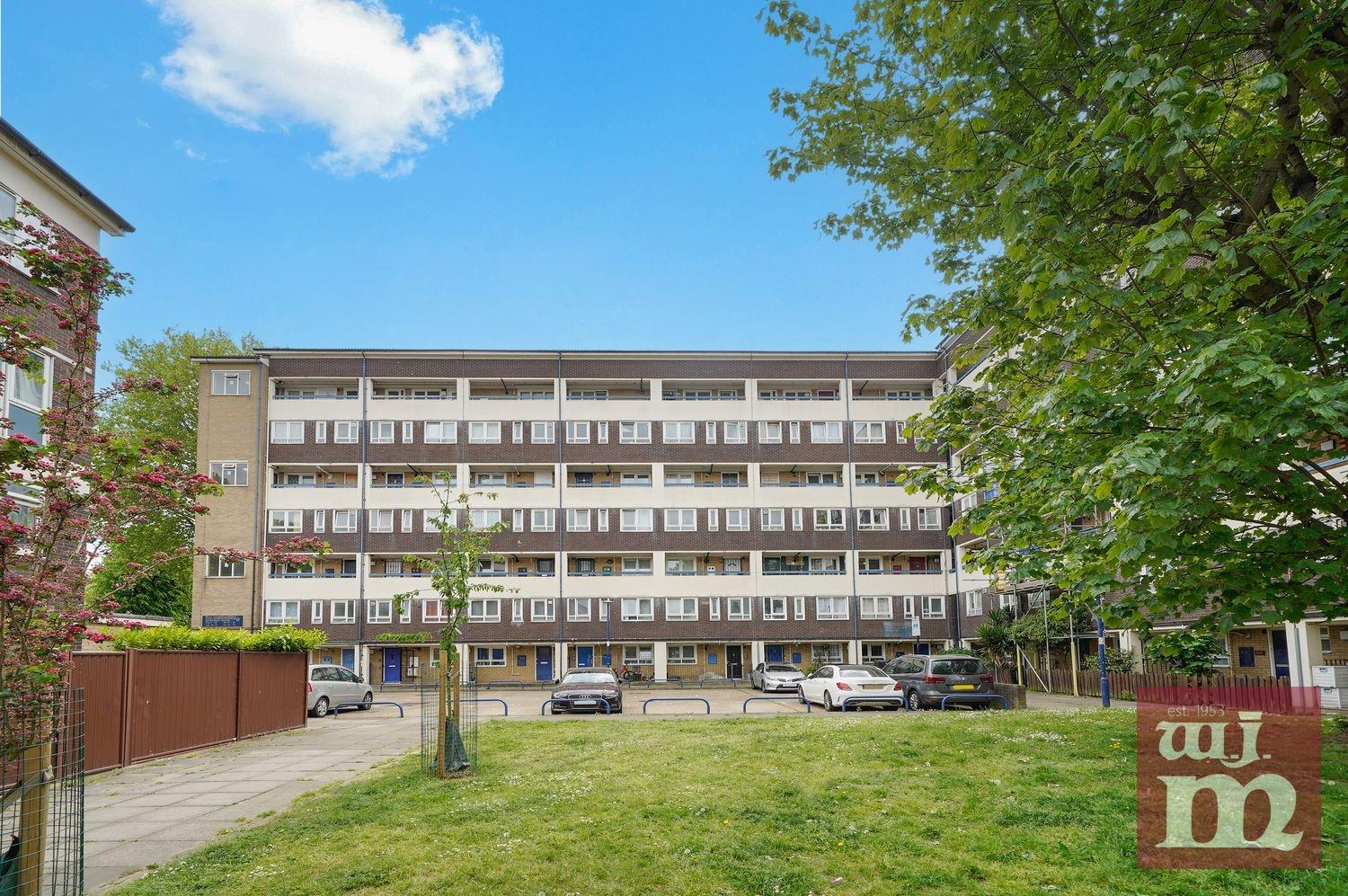 2 bed property in Howcroft House, Bow